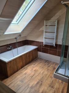 Koupelna v ubytování Dom nad jeziorem Mazury pomost segment 2 + 48 fotografií