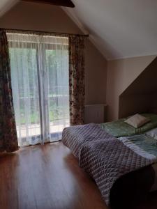 Postel nebo postele na pokoji v ubytování Dom nad jeziorem Mazury pomost segment 2