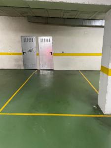 Tenis a/nebo squash v ubytování PISO NUEVO EN MOAÑA nebo okolí