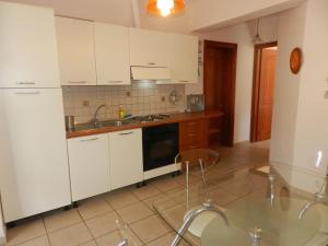 Kuchyňa alebo kuchynka v ubytovaní Orizzonte Apartments Lefkada