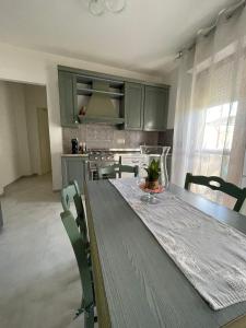 Kuchyň nebo kuchyňský kout v ubytování Appartamento La Tramontana
