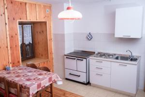 Kuchyňa alebo kuchynka v ubytovaní Casa vacanze La Maddalena