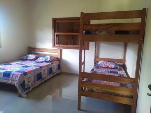 two beds in a room with two bunk beds at Sítio da Pedra in Cunha