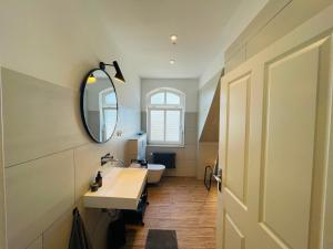 Koupelna v ubytování Kaiserliche Post Suites Bevensen-Ferienwohnung + 37 fotografií