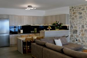 Kuchyň nebo kuchyňský kout v ubytování Ocean Bliss Villa, By Hellocrete