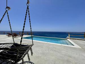 Bazén v ubytování Ocean Bliss Villa, By Hellocrete nebo v jeho okolí