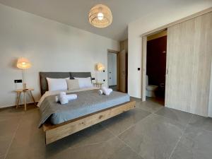 Postel nebo postele na pokoji v ubytování Ocean Bliss Villa, By Hellocrete