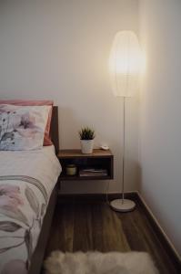 Postel nebo postele na pokoji v ubytování Harmonija Lux