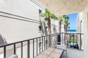 Rõdu või terrass majutusasutuses Beachcomber 301