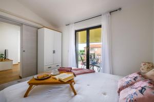 A bed or beds in a room at Apartments Perkovic
