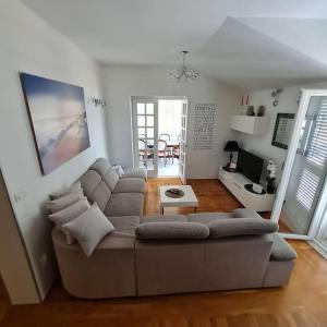 a living room with a couch and a table at Delux apartman Sue in Split