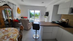 Kuchyňa alebo kuchynka v ubytovaní Apartments Amadea