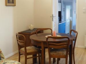 a dining room with a table and four chairs at Apartament Zamkowa in Puck
