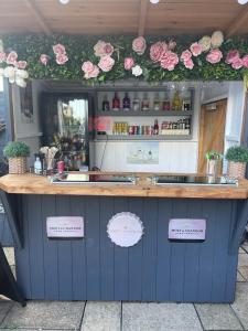 a bar with pink flowers on top of it at Baytree House in Lowestoft +55 photos