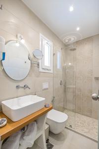 Ein Badezimmer in der Unterkunft Elite Suites Naxos
