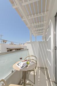 Ein Balkon oder eine Terrasse in der Unterkunft Elite Suites Naxos