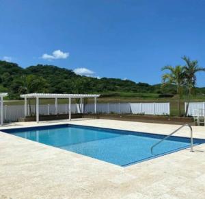 Piscina a Scenic Ocean View Home o a prop