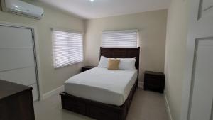 Llit o llits en una habitació de Scenic Ocean View Home