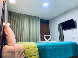 Televisyen dan/atau pusat hiburan di Hotel Herusalen +34 gambar