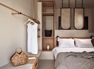 Postel nebo postele na pokoji v ubytování Yoma Cove Suites