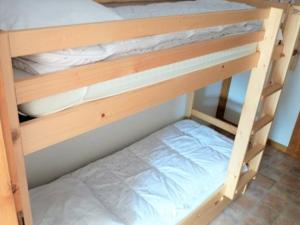 Postel nebo postele na pokoji v ubytování Spacieux 3 pièces avec balcon, parking et coin montagne - FR-1-573-104