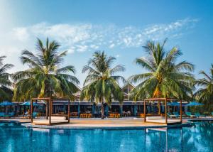 Bazén v ubytování Furaveri Maldives - COMPLIMENTARY ROUND-TRIP SEAPLANE TRANSFER for two for a minimum of 5 nights or more from May 1st to October 31st, 2025 nebo v jeho okolí + 37 fotografií