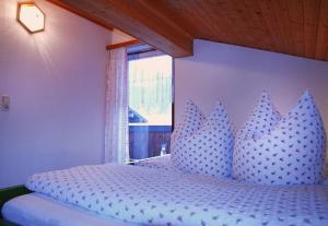 Ein Bett oder Betten in einem Zimmer der Unterkunft Haus Mitterstang