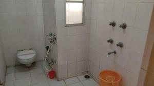 Hotel Rajtara的一间浴室