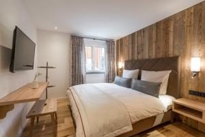Postel nebo postele na pokoji v ubytování Dorf Suites