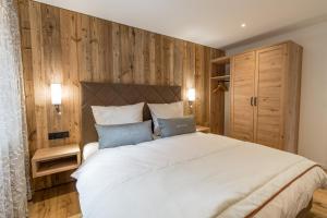 Postel nebo postele na pokoji v ubytování Dorf Suites