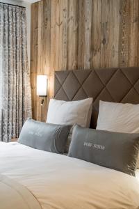 Postel nebo postele na pokoji v ubytování Dorf Suites