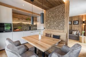 Kuchyň nebo kuchyňský kout v ubytování Dorf Suites