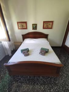 a bed with two pillows on it in a bedroom at Villa Olga - Lunigiana in Filattiera +35 photos