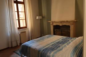 A bed or beds in a room at CasaLonghi