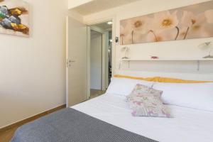 Ένα ή περισσότερα κρεβάτια σε δωμάτιο στο Fortezza Central Apartment