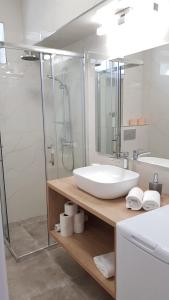 Kúpeľňa v ubytovaní Downtown Serenity House + 29 fotografií