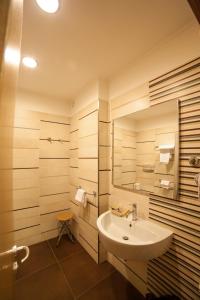 A bathroom at Hotel Villa San Pietro