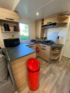 Kuchyň nebo kuchyňský kout v ubytování Mobil home de charme + 7 fotografií
