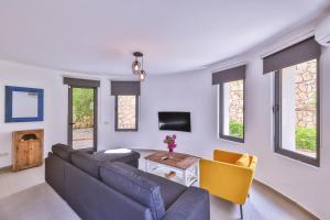 A television and/or entertainment centre at Villa Roxy 3 BR villa with one of the most unique gardens in Kalkan