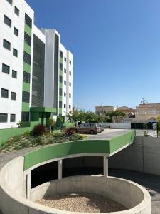 a green bench in front of a building at Garda II in Pilar de la Horadada
