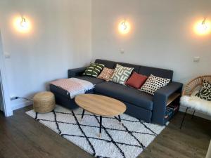 Posedenie v ubytovaní Bel appartement cosy en résidence avec piscine