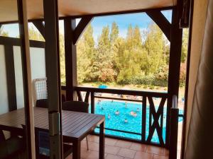 Bazén v ubytovaní Bel appartement cosy en résidence avec piscine alebo v jeho blízkosti