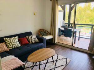Posedenie v ubytovaní Bel appartement cosy en résidence avec piscine