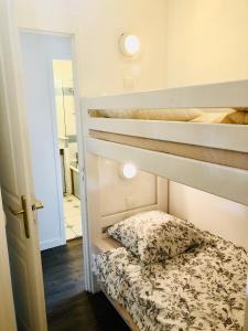 a bedroom with a bunk bed with a pillow on it at Bel appartement cosy en résidence avec piscine in Deauville