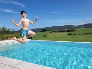 The swimming pool at or close to Posada Valle de Güemes