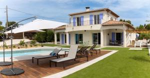 a villa with a swimming pool and a house at A True Paradise for unforgettable vacation – Villa Pool and Sea View in Nice