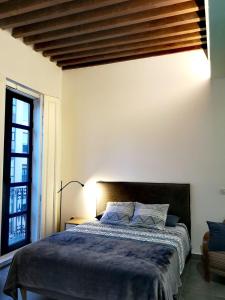 מיטה או מיטות בחדר ב-Historic Suites 21