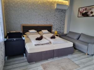 Posteľ alebo postele v izbe v ubytovaní Lilian apartmanház