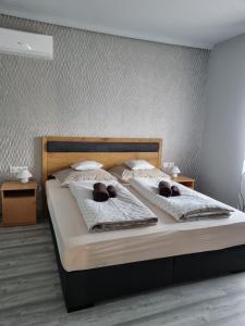 Posteľ alebo postele v izbe v ubytovaní Lilian apartmanház