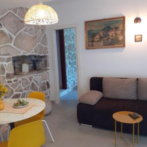 a living room with a couch and a table at Apartment Vanda in Splitska